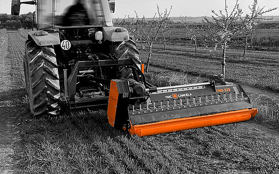 TMC Cancela fræser bag på Traktor